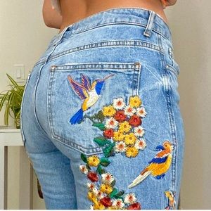 💛Free People Embroidered Girlfriend Jean💛